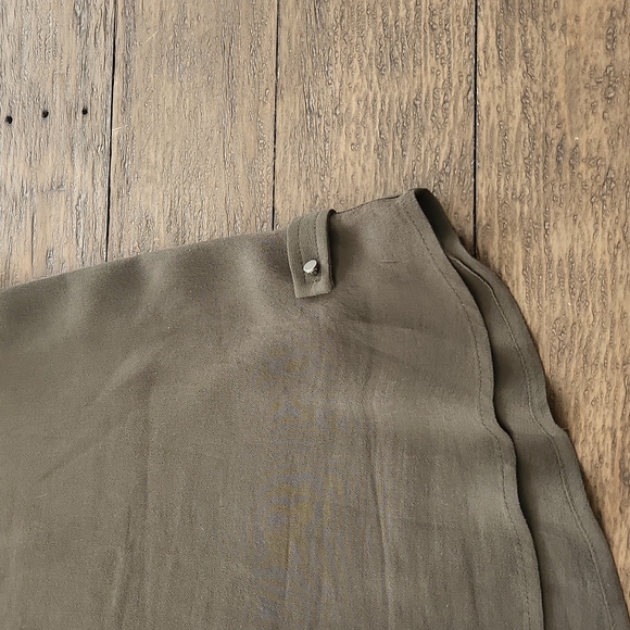 Doe & Rae Olive Green Blouse Size Medium - Picture 2 of 11